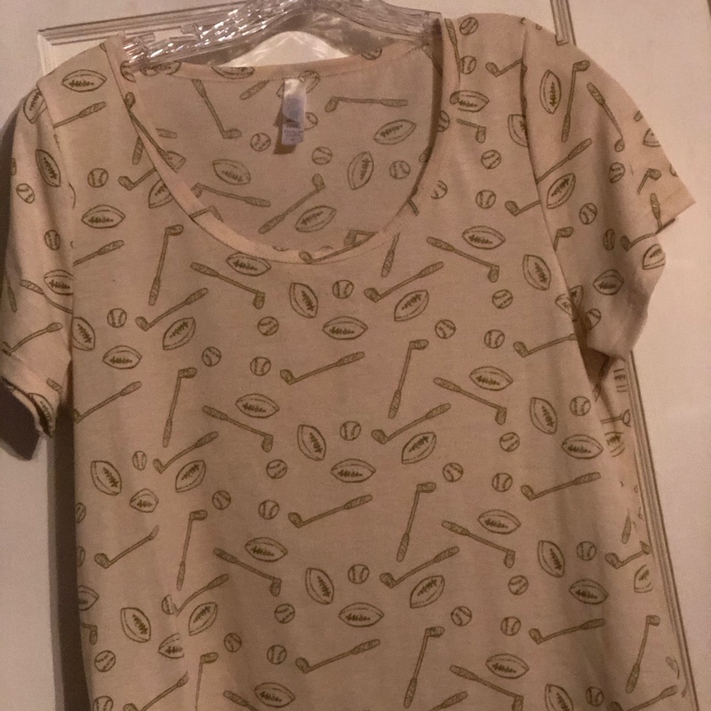 Medium Classic T from LulaRoe